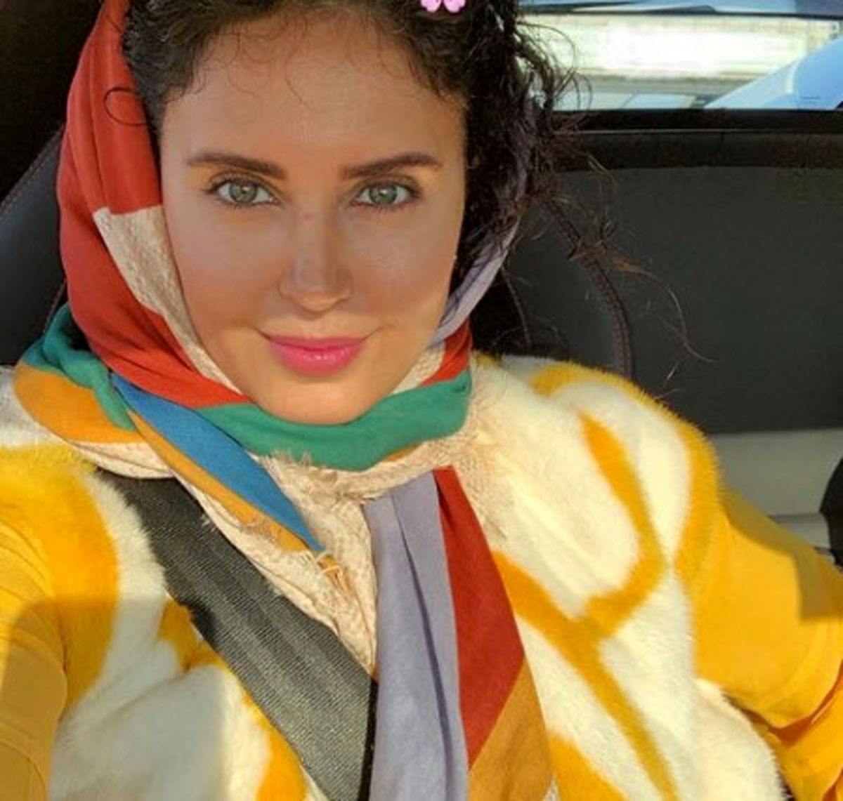 سلفی عاشقانه الناز شاکردوست با یک الاغ! +عکس