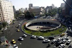 دیوارنگاره جدید میدان ولی‌عصر با عکس پزشکیان