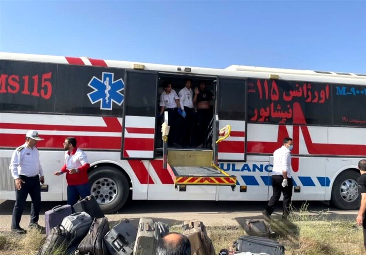واژگونی اتوبوس ۳۰ مصدوم برجای گذاشت