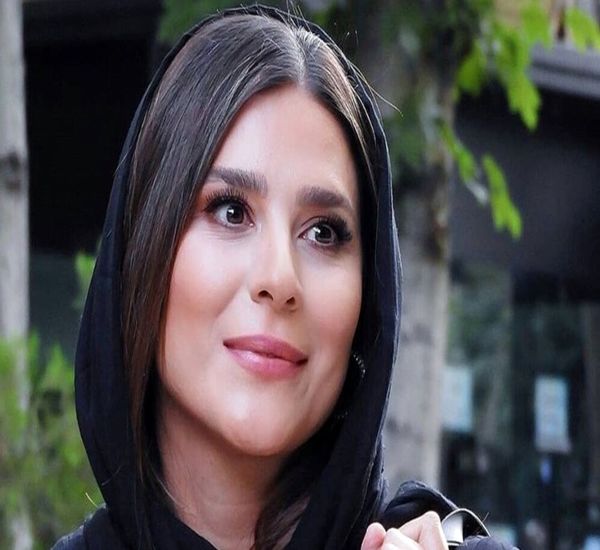 آرایش کردن و ژست عجیب سحر دولتشاهی! +تصاویر جنجالی