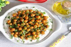 این سالاد خوشمزه بادمجان کبابی با ماست و نخود را از دست ندهید + مواد لازم