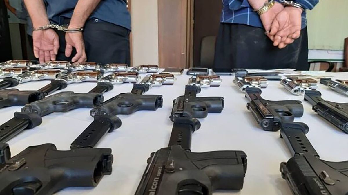 اخبار حوادث، کشف ۳۰۰ قبضه کلت از بار یک کولبر