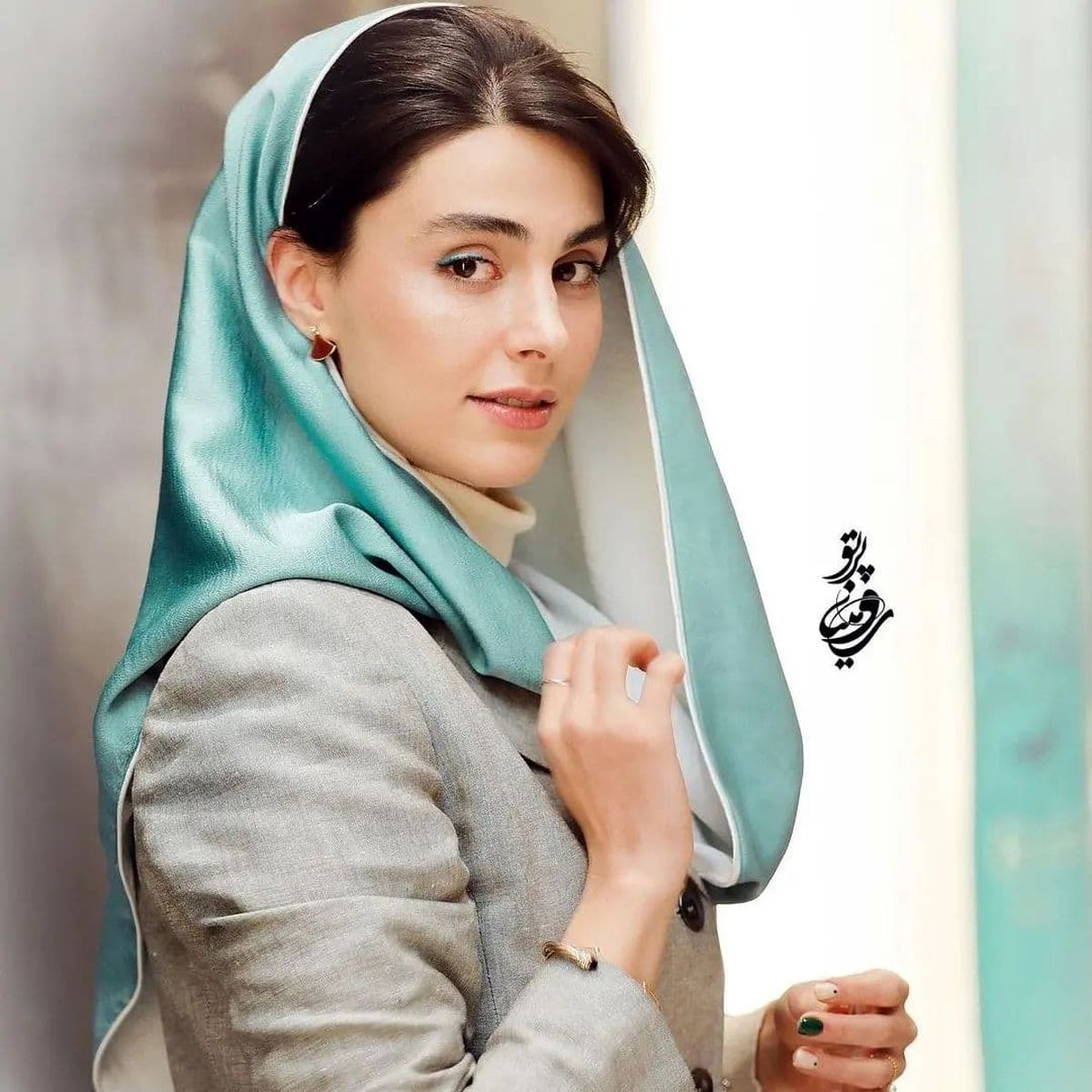 عکس لاله مرزبان در تختخواب لاکچری اش