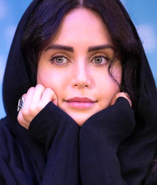 مدیتیشن الناز شاکردوست لب ساحل +تصاویر دیده نشده