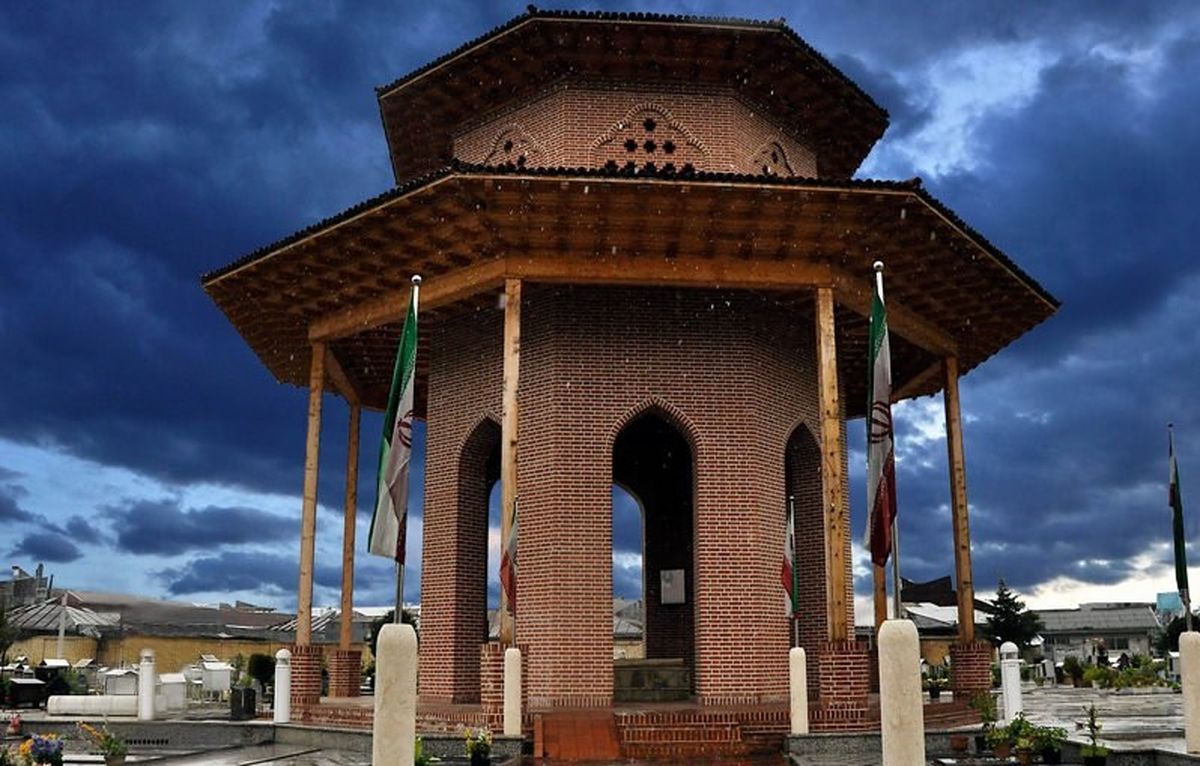 جاهای دیدنی رشت؛ آرامگاه میرزا کوچک خان جنگلی