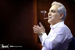 بوسه مهران مدیری جنجالی شد