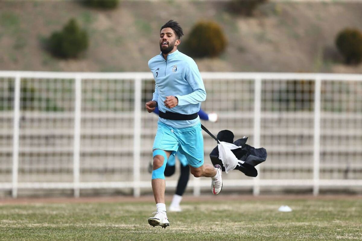 بازگشت آرش رضاوند با چتر نجات(عکس) 
