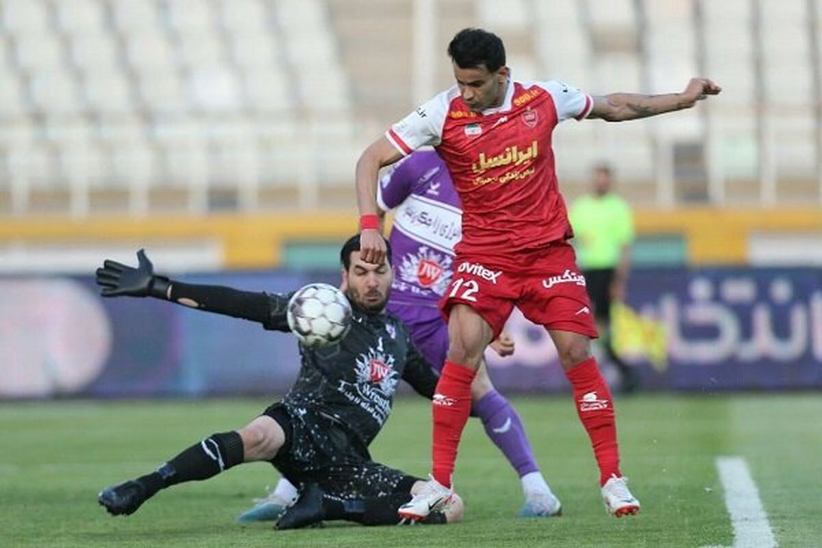 پرسپولیس در شب فرصت سوزی به صدر رفت تا دوشنبه