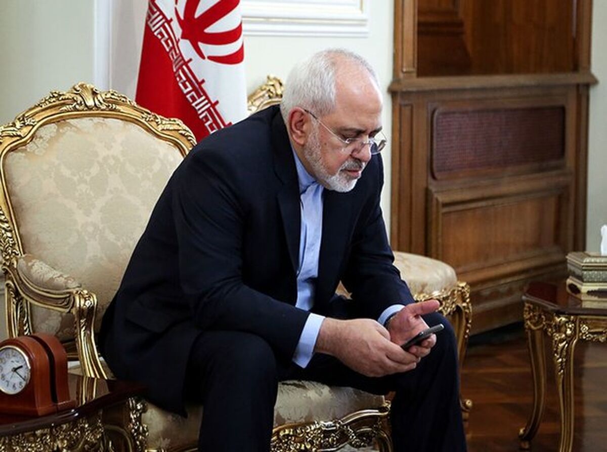 خنده ظریف یک روز بعد از حمله موشکی به اسرائیل