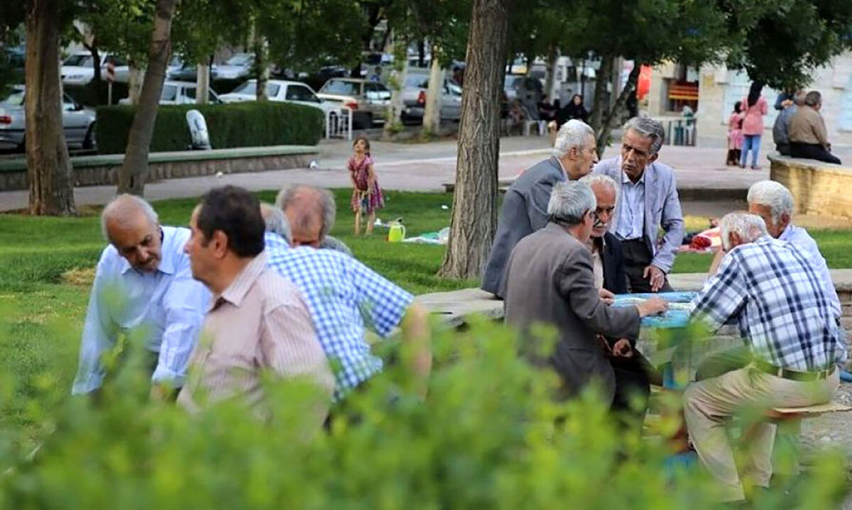 وزیر اقتصاد خبر از وام جدید بازنشستگان داد | وام جدید بازنشستگان چقدر است؟