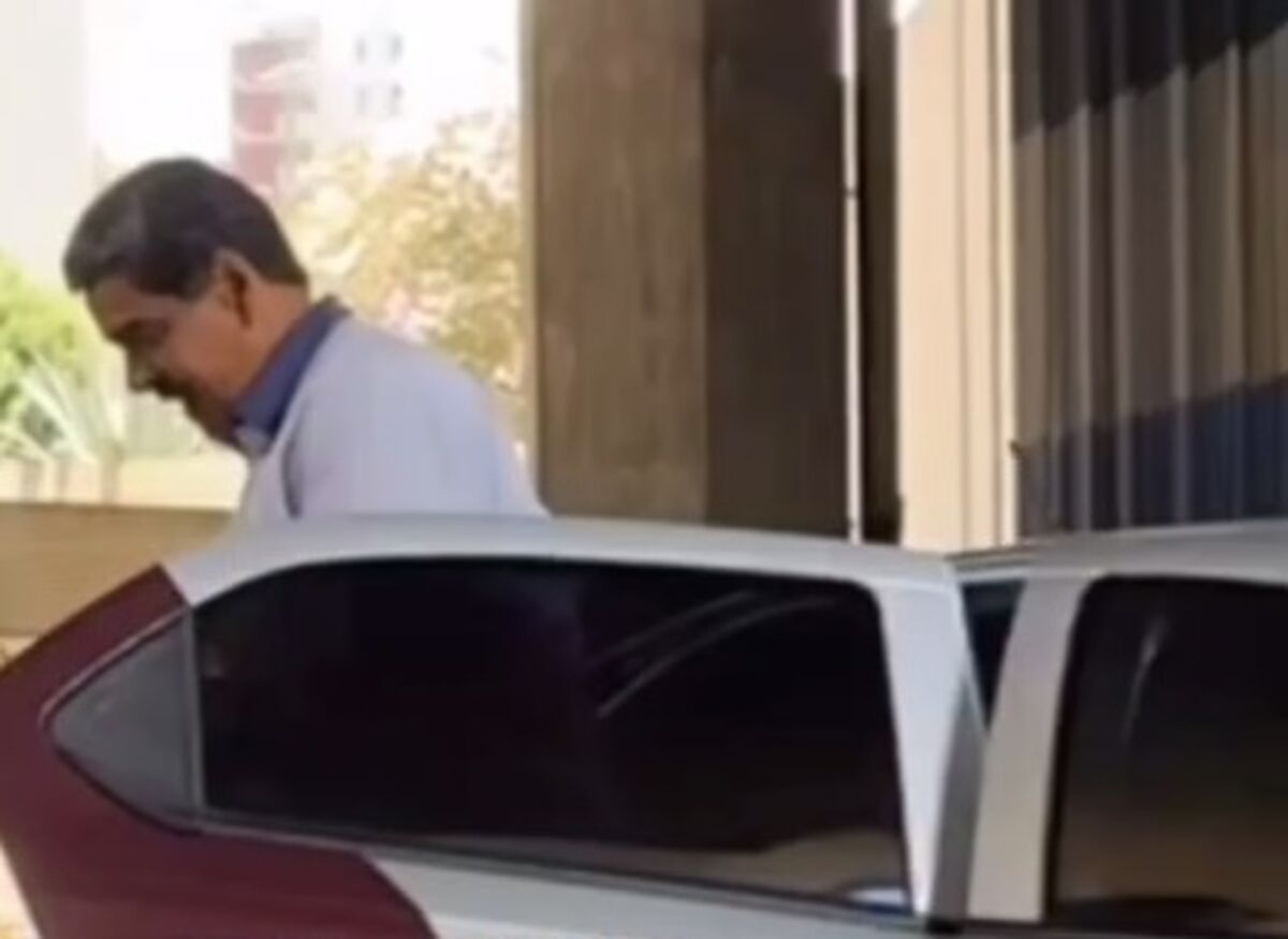 رئیس جمهور ونزوئلا سوار بر تارای ایران خودرو + فیلم