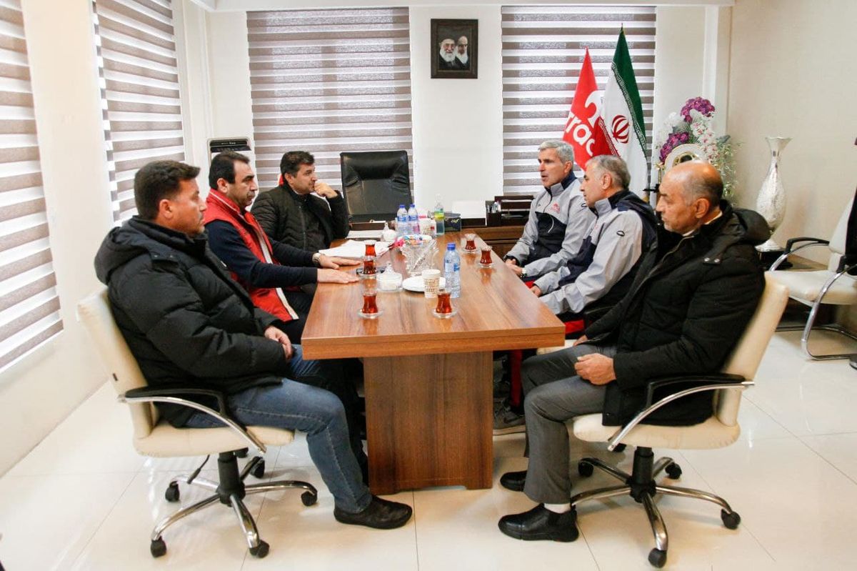 جلسه هشدارآمیز تراکتور با سولدو (عکس)