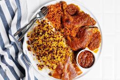 طرز تهیه مرغ مجلسی با سس زرشک و انار