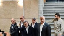 تصاویر فیگورهای احمدی نژاد مقابل خبرنگاران خارجی در ستاد انتخابات
