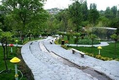 بنر عجیب در پارک پردیسان +عکس