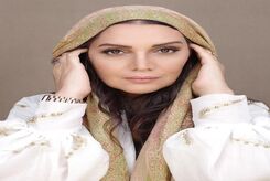 صحنه ای تلخ از الهام پاوه نژاد در زیر تابوت مادرش+ عکس