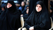تصاویری از دختر امام و دختر پزشکیان در مراسم عزاداری در حرم امام