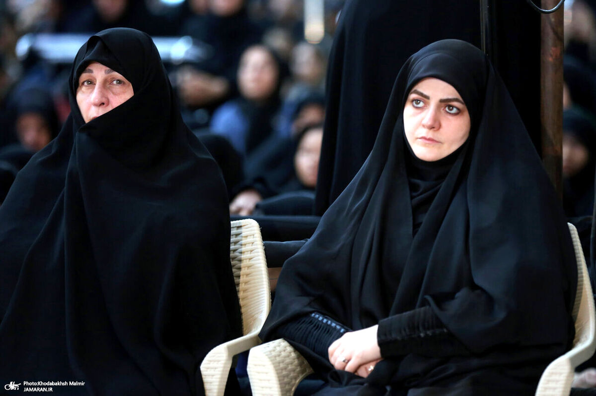 تصاویری از دختر امام و دختر پزشکیان در مراسم عزاداری در حرم امام