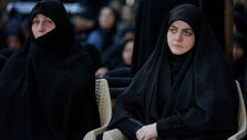 تصاویری از دختر امام و دختر پزشکیان در مراسم عزاداری در حرم امام