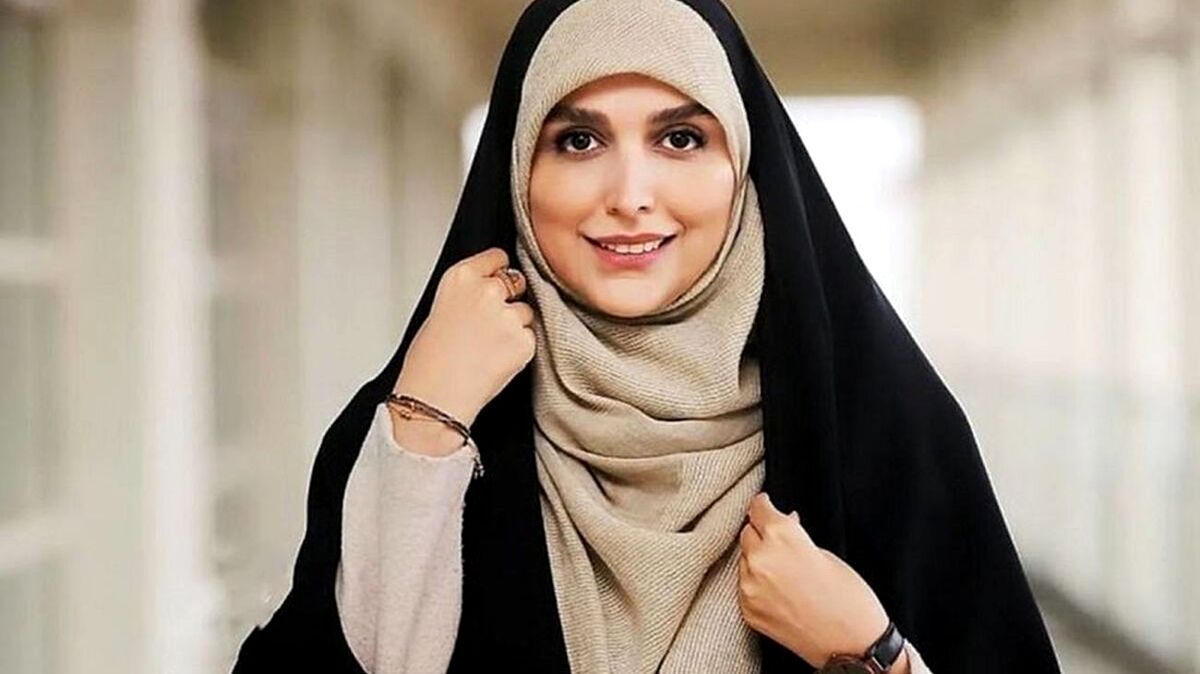 مژده لواسانی، مجری تلویزیون ایران در پاریس | پوشش زیبای مژده لواسانی در پاریس