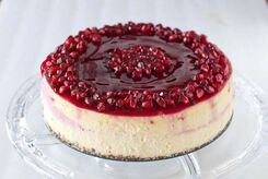 طرز تهیه کیک یخچالی با ژله انار مخصوص شب یلدا + مواد لازم