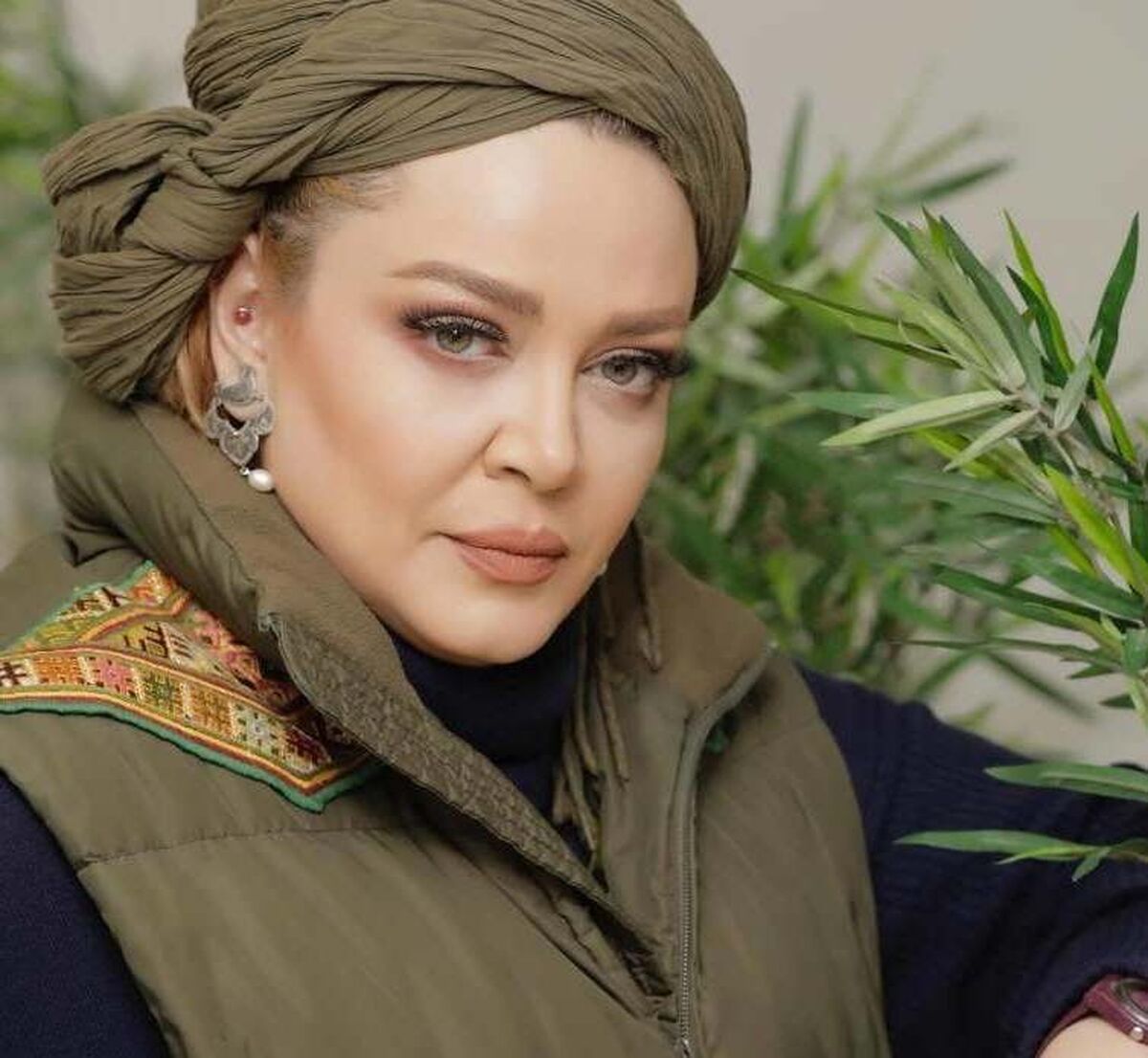 بهاره رهنما با آرایش تند به شاه چراغ رفت