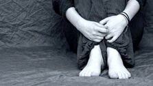 دست درازی وحشتناک زنان بی‌پناه در کارگاه تولیدی؛ راز فیلم های سیاه در حمام 