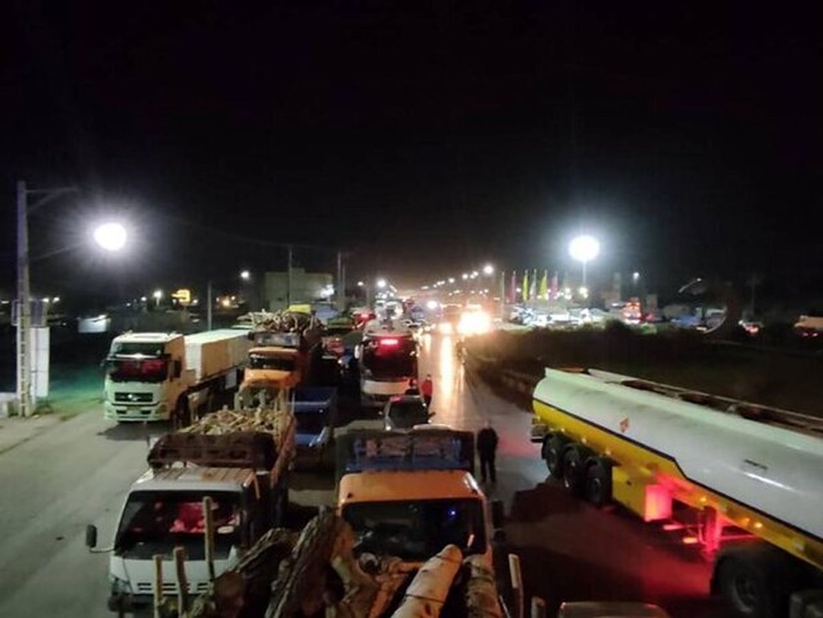 طوفان شن  محور آشخانه به چمن بید را مسدود کرد