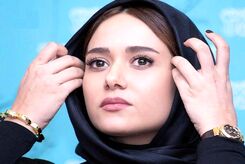 عکسی از پریناز ایزدیار با حلقه در دست