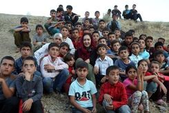 نیکی کریمی در جمع کودکان روستایی! +عکس دیده نشده 