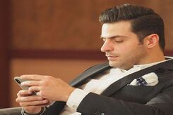 علی ضیا و فرارش از دادن کادوی ولنتاین!+عکس