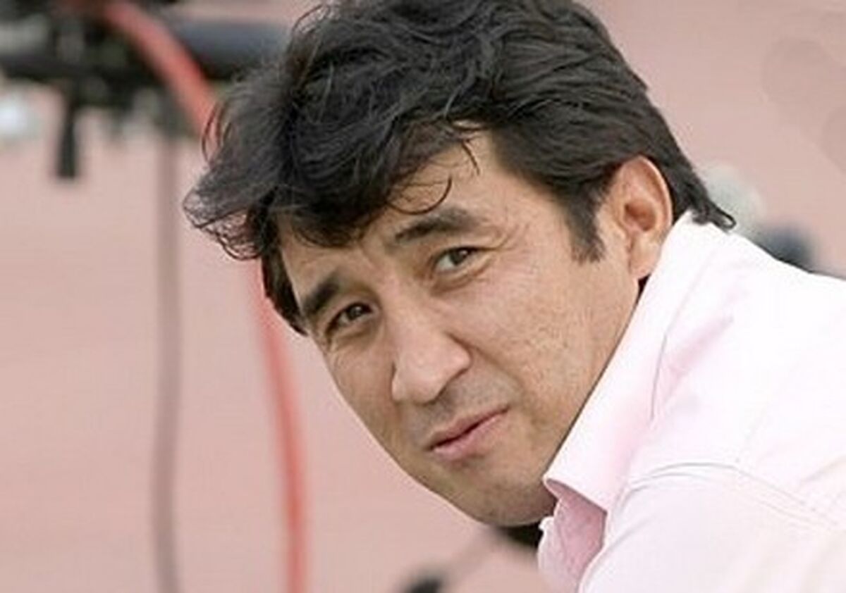 تصویر رانندگی خداداد عزیزی با یک ماشین عجیب در تهران
