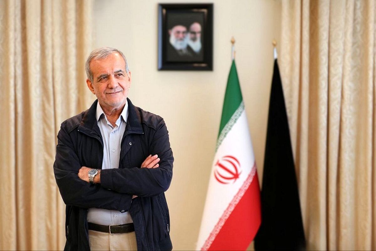 تصویر جنجالی پزشکیان با شلوار جین در مراسم رسمی