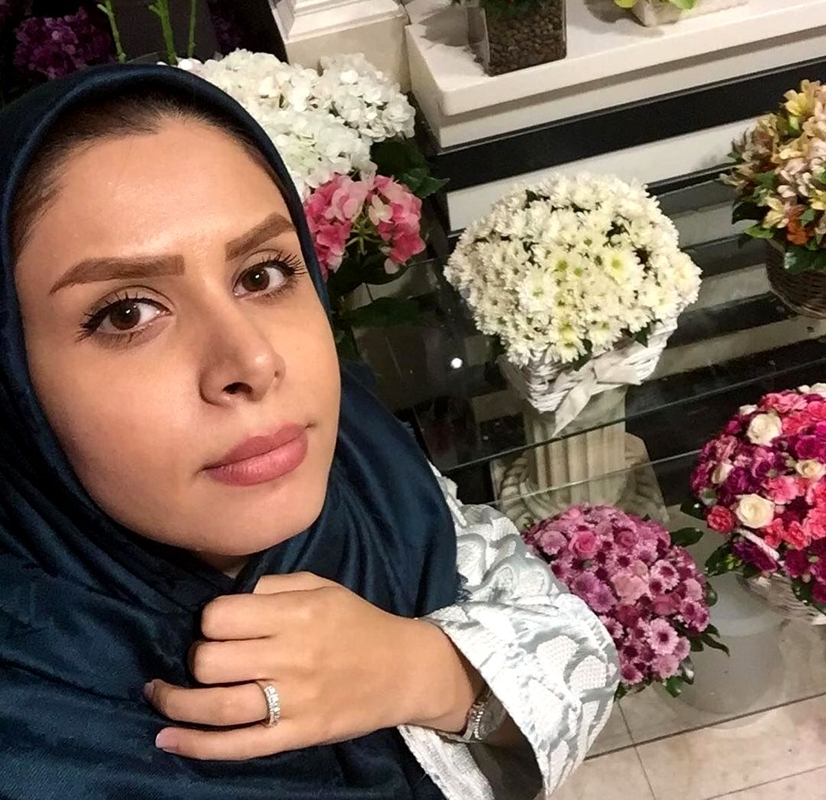تیپ متفاوت نجمه جودکی با مانتوی بلند | خانم بازیگر دوباره محجبه شد