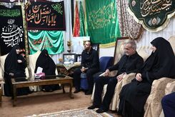 تصاویر پزشکیان و دخترش در خانه شهید سلیمانی + عکس هدیه ای که گرفت