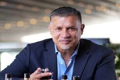 کفش‌های لاکچری و ۴۵ میلیونی علی دایی در ملاقات با پرسپولیسی‌ها