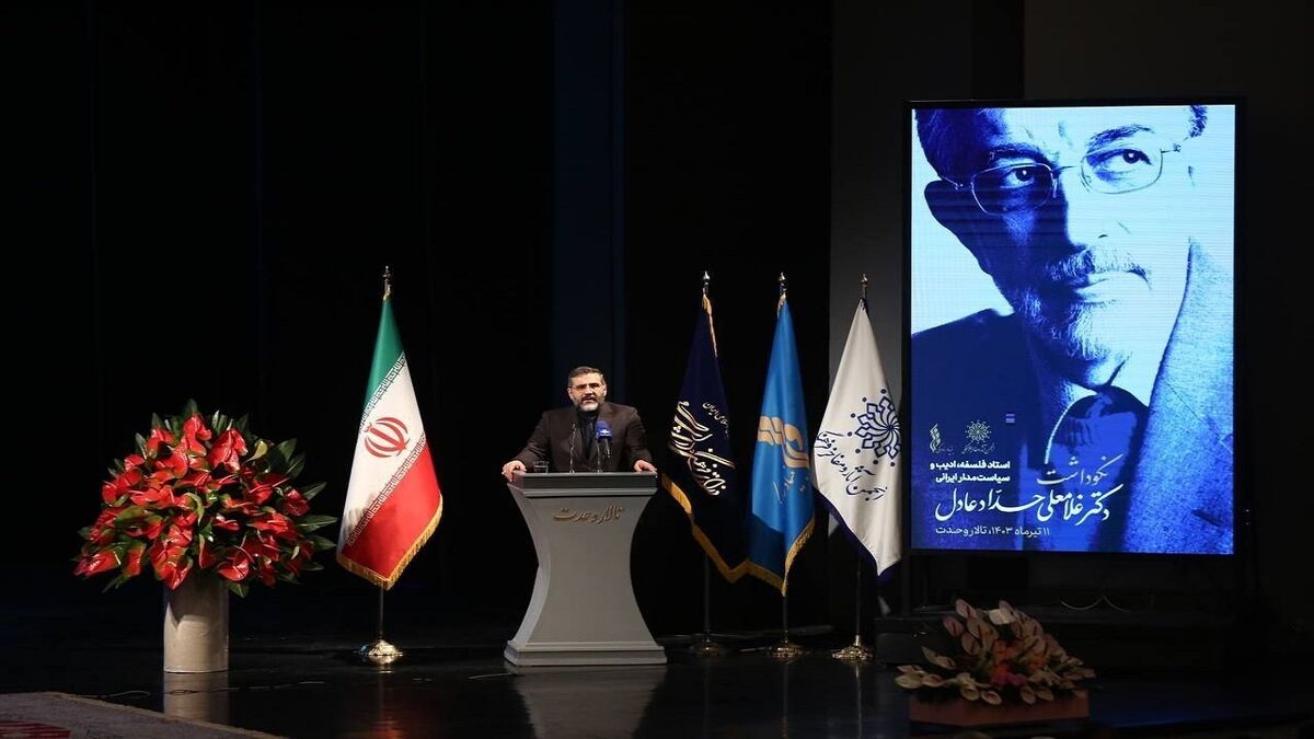 تصویر مجتبی و مسعود خامنه‌ای فرزندان رهبر انقلاب در تالار وحدت 