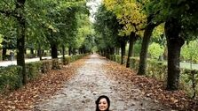 نگاهی به ژست بازیگران زن برای ثبت قابی زیبا با برگ‌های پاییزی+ عکس